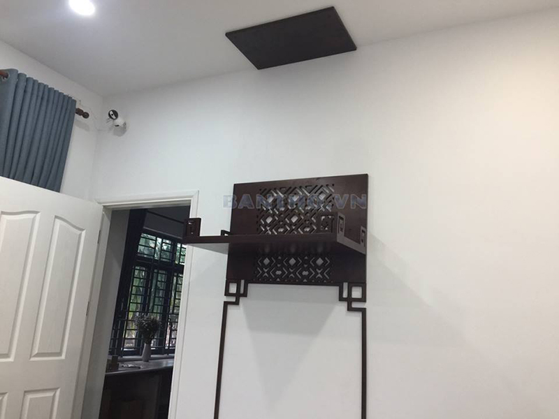 Mẫu bàn thờ gỗ cao cấp treo tường cho nhà chung cư diện tích hạn chế bàn thờ gỗ sồi cao cấp